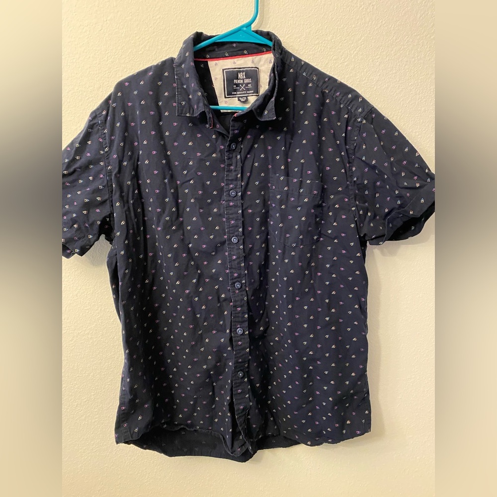 MBX Premium Goods short sleeve button down shirt. Size XL. Colorful triangles.